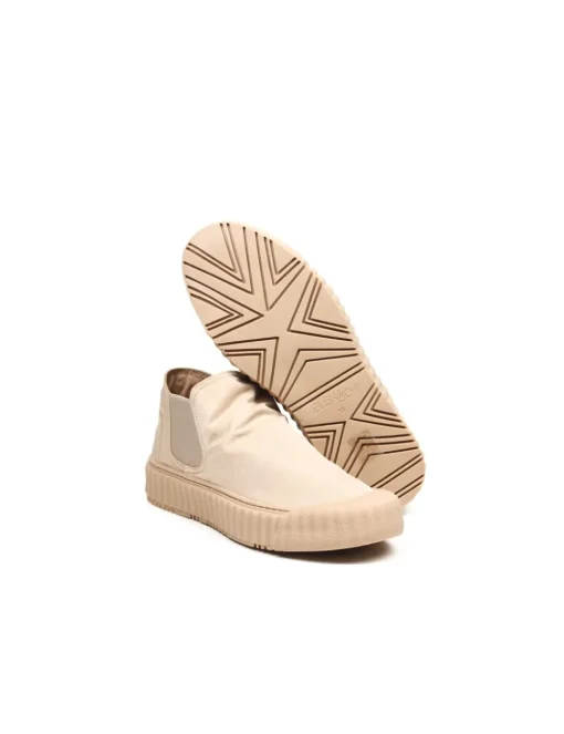 ELENA IACHI SNEAKER HIT