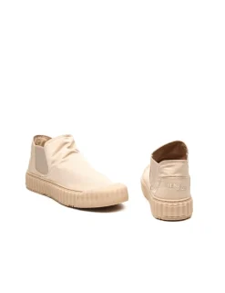 ELENA IACHI SNEAKER HIT