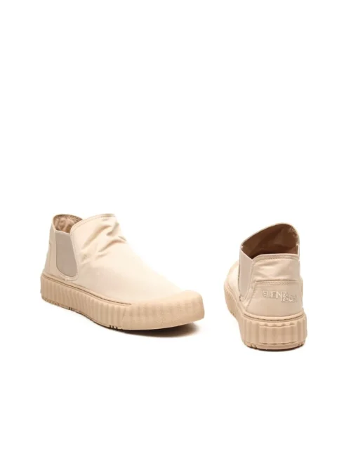 ELENA IACHI SNEAKER HIT