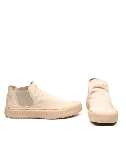 ELENA IACHI SNEAKER HIT