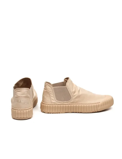 ELENA IACHI SNEAKER HIT