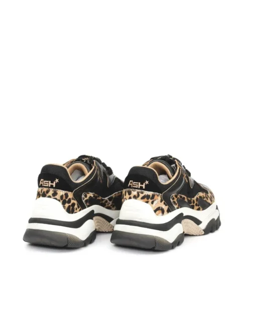 SNEAKER ADDICT